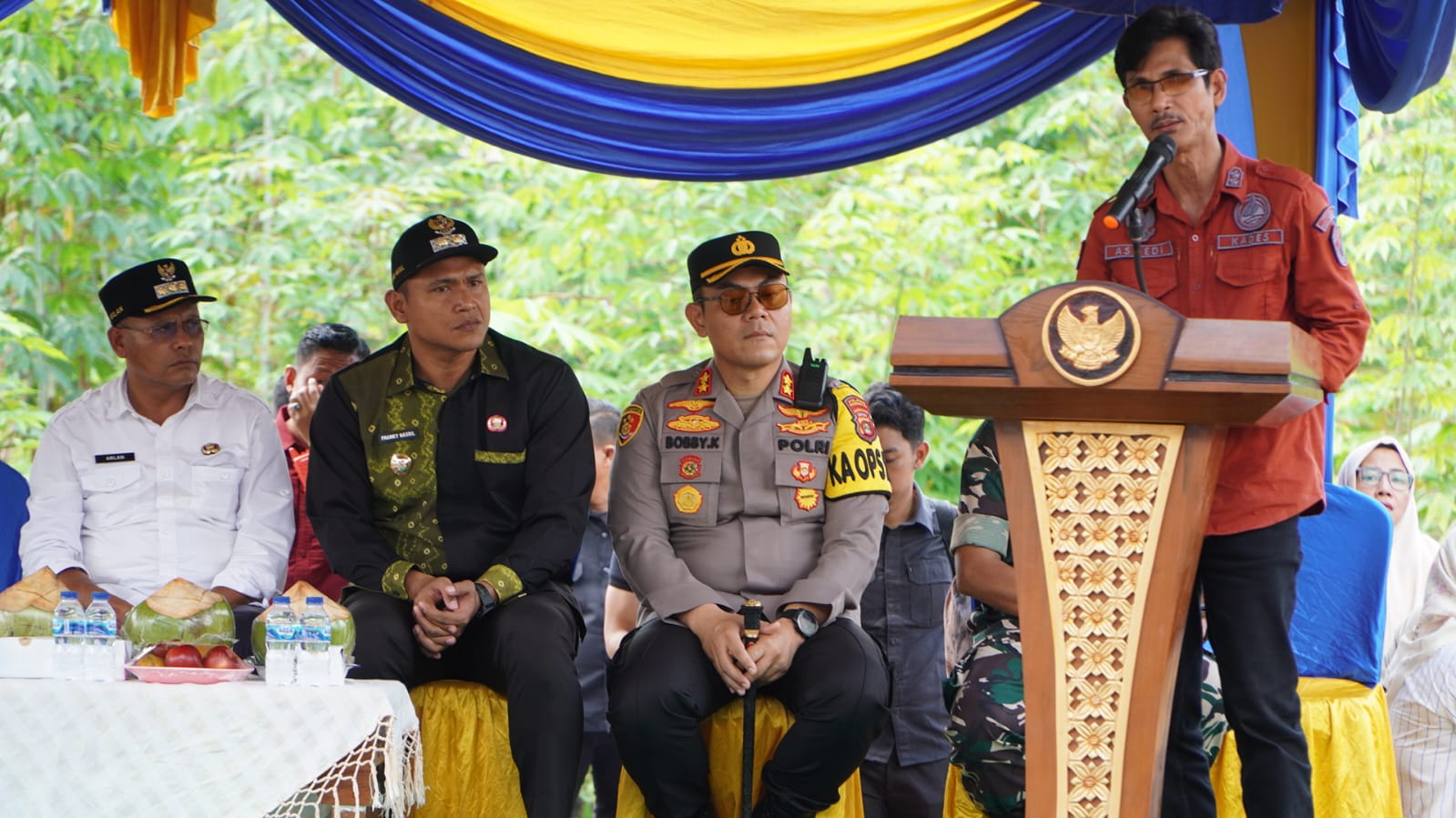 Foto : Cak Arlan dan Bang Franky serta Kapolres launching garap lahan gratis di desa Tanjung Menang.