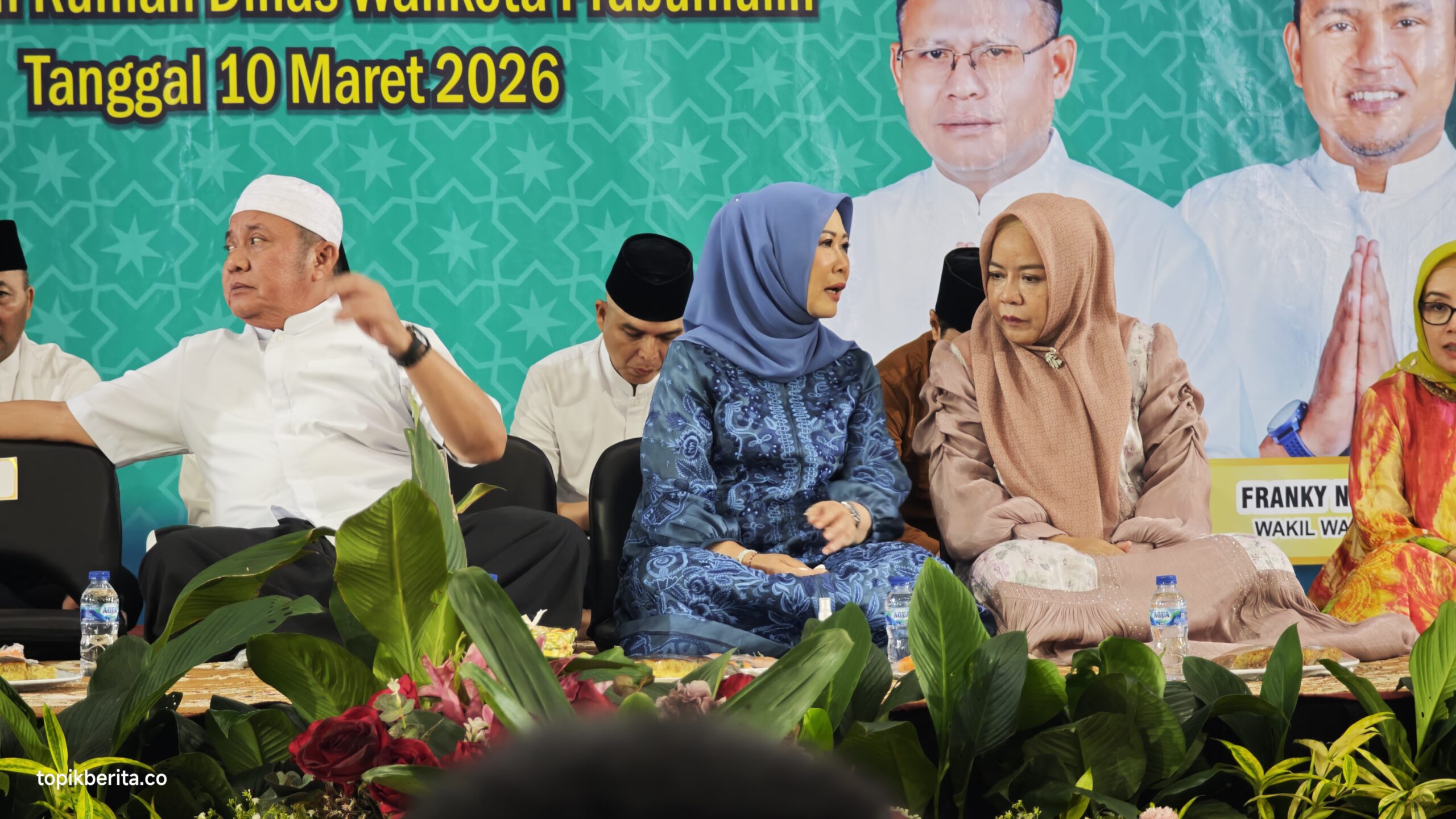 Gubernur Sumsel Herman Deru dan Wali Kota Prabumulih Arlan dalam kegiatan Safari Ramadan di Prabumulih.