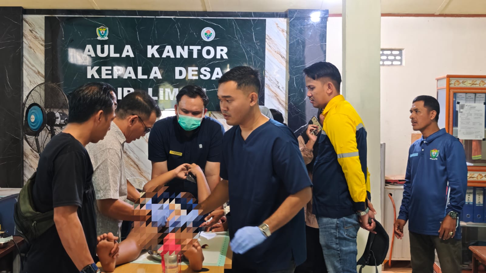 Musi Prima Coal (MPC) menggelar sunatan massal gratis bagi 20 anak di Desa Air Limau, Kecamatan Rambang Dangku, Kabupaten Muara Enim dalam program CSR dan PPM sektor kesehatan.