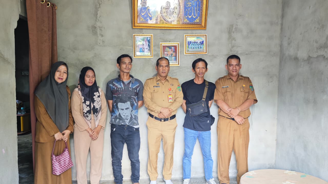 Subrata Maulana diantar langsung Kadisnaker Prabumulih Sanjay Yunus ke rumah
