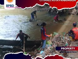 Pasukan Orange Bersihkan Tumpukan Sampah di Aliran Sungai Kelekar