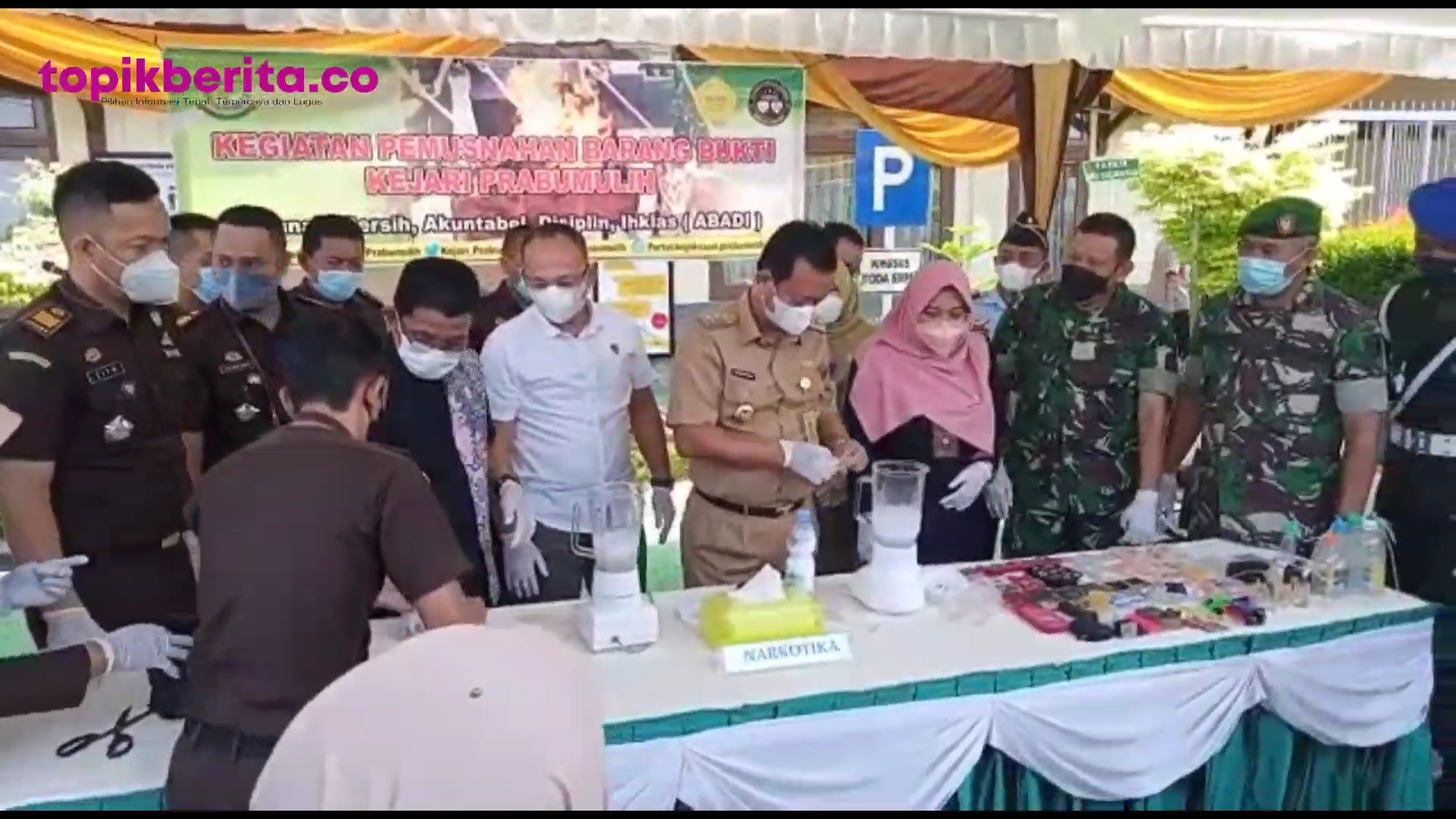 Kejari Prabumulih dan Wakil Walikota Prabumulih Musnahkan Barang Bukti Sabu dari beberpa Kasus yang statusnya sudah inkrah berkekuatan hukum tetap