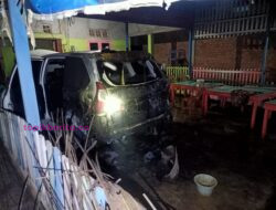 Diduga Persaingan Bisnis, Mobil Avanza di Bakar Orang?