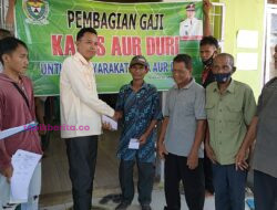 Viral! Kades Aur Duri Sumbangkan Seluruh Gajihnya ke Warga