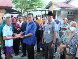 Andriansyah Fikri Serahkan Bantuan Kepada Korban Kebakaran