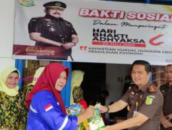 Hari Bhakti Adhyaksa ke 62, Kejari Prabumulih Bagikan Paket Sembako