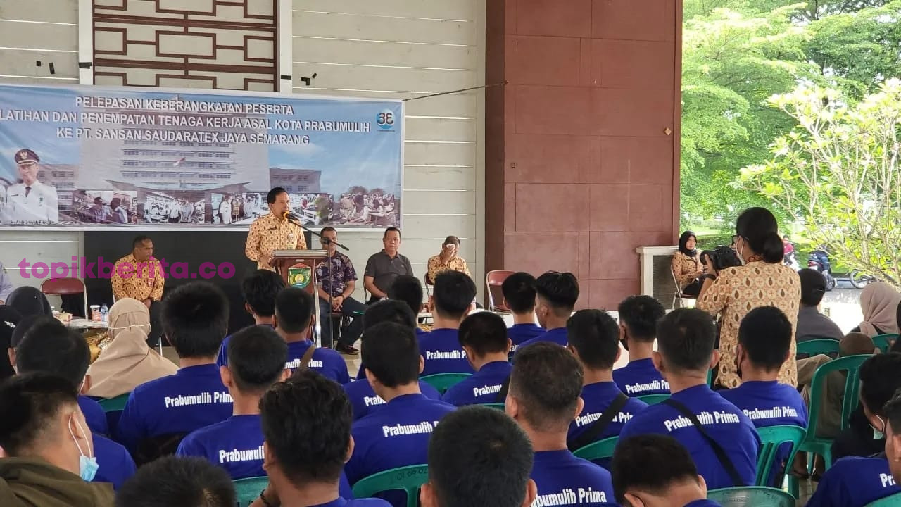 Foto : Walikota Prabumulih Ridho Yahya memberikan arahan sebelum keberangkatannke PT.Sansan Saudrex
