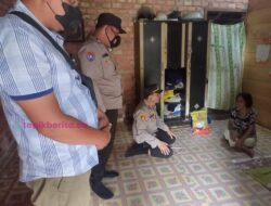 Kapolsek RKT Bantu Warga Yang Sedang Sakit