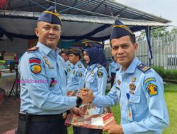Karutan Prabumulih Sematkan Tanda Kenaikan Pangkat