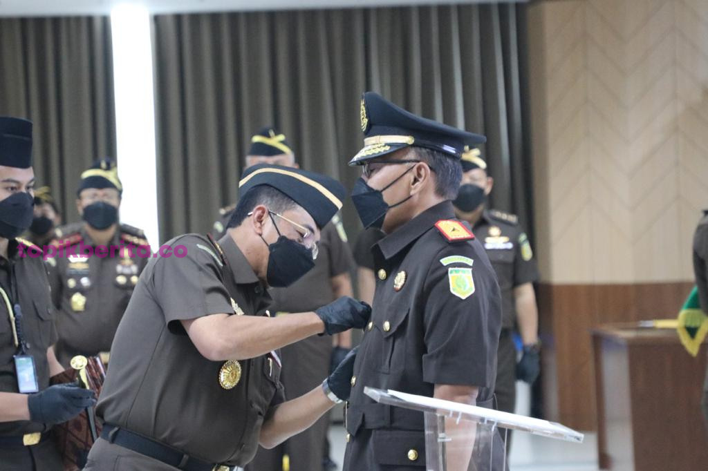 Foto : Wakil Jaksa Agung Dr. Sunarta mewakili Jaksa Agung ST Burhanuddin Lantik Kepala Kejaksaan Tinggi Papua.