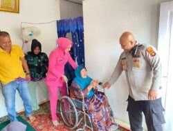 Sakit Menahun, Kapolres Prabumulih Berikan Kursi Roda