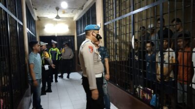 Cegah Tahanan Kabur, Anggota Polres Prabumulih Cek Tahanan