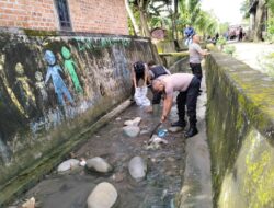 Bersama Warga Polsek Prabumulih Barat Gotong Royong