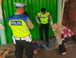 Pingsan Dijalan, Pria Kelelahan di Evakuasi Anggota Polantas Polres Prabumulih