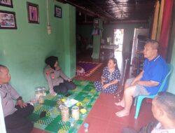 Kapolsek RKT Jenguk Ortu Anggota Polsek Yang Sakit