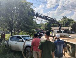 Breaking News, Mobil Strada Milik Perusahaan Ditabrak Kerata Api