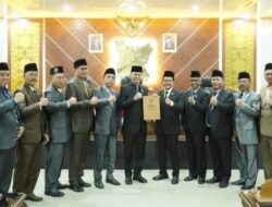 Sidang Paripurna, Pj Waliko Prabumulih Tandatangan APBD Perubahan 2023