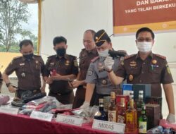 Inkracht Kejari Prabumulih Musnahkan Ratusan Barang Bukti