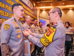 Personel Berprestasi, Kapolda Sumsel Rachmad Wibowo Berikan Pin Emas