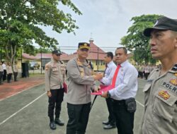 Kapolres Prabumulih Berikan Reward ke 19 Personel Berprestasi