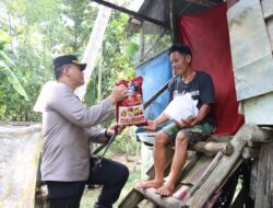 Sambangi Warga Miskin, Kapolres Prabumulih Endro Aribowo Berikan Bantuan