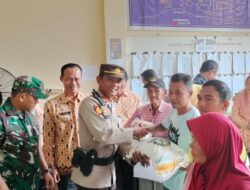Kapolsek Prabumulih Timur Hery Sulistyo Serahkan Bantuan Beras Program CBP