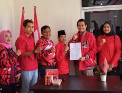 Ferdian Andreas Lacony Ambil Formulir Penjaringan Bakal Calon Bupati