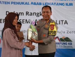 Dampingi Wakil Bupati, Kapolres PALI Bagikan Sembako Balita Berisiko Stunting