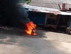 Menunggu Penumpang, Motor Ojek Hangus Terbakar