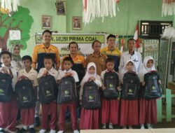 Ratusan Bantuan Peralatan Sekolah Kembali Disalurkan PT MPC ke SDN 5 Dangku