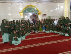 Jalin Silaturahmi, Hj Linda Arlan Hadiri Pengajian di Masjid Al Hikmah