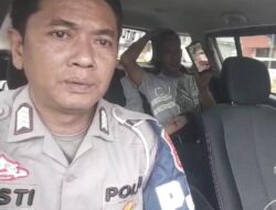 Personel PJR Polda Sumsel Bantu Warga Hendak Lahiran Dijalan