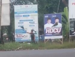 Warga Prabumulih Ini Terekam Kamera Diduga Rusak Baliho HDCU