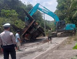 Laka Tunggal Truk BB, Satlantas Polres Muara Enim Tinjau TKP