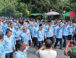 Ribuan Masa LAKY Padati KPU Antar Arlan-Franky Daftar Cawako dan Wawako