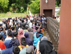 Ratusan Masa Aksi Damai di Depan PT GH EMM Indonesia