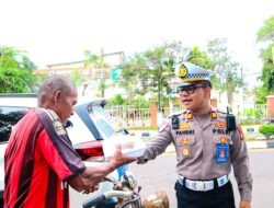 Bulan Ramadan, Kapolres Muba Bagikan Takjil Gratis