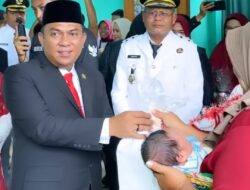 Wako Prabumulih Berikan Bingkisan ke 6 Bayi Lahir Tepat 17 Agustus
