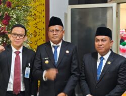 Bersama DPRD, Cak Arlan Dengarkan Pidato Presiden RI