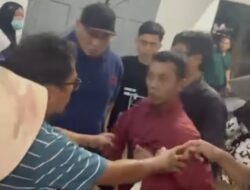 Ratusan Penumpang KA Kesal ke Kondektur Tek Diberhentikan di Stasiun Prabumulih