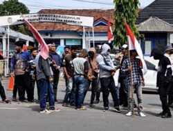 Puluhan Massa LSM FKPP Gelar Aksi Damai di DPRD Kota Prabumulih