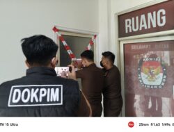 Breaking News! Penyidik Kejari Prabumulih Segel Kantor KPU