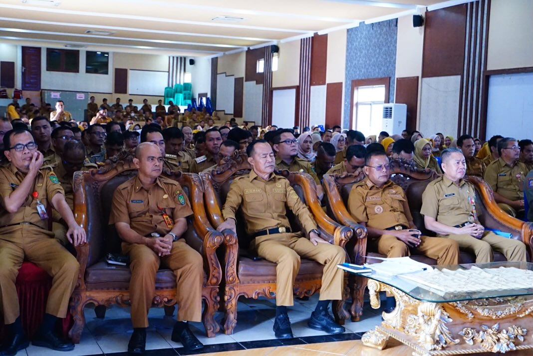 Wali Kota Prabumulih H. Arlan memimpin rapat koordinasi sosialisasi Kepmendagri tentang laporan kinerja Program Strategis Nasional di lingkungan Pemkot Prabumulih.