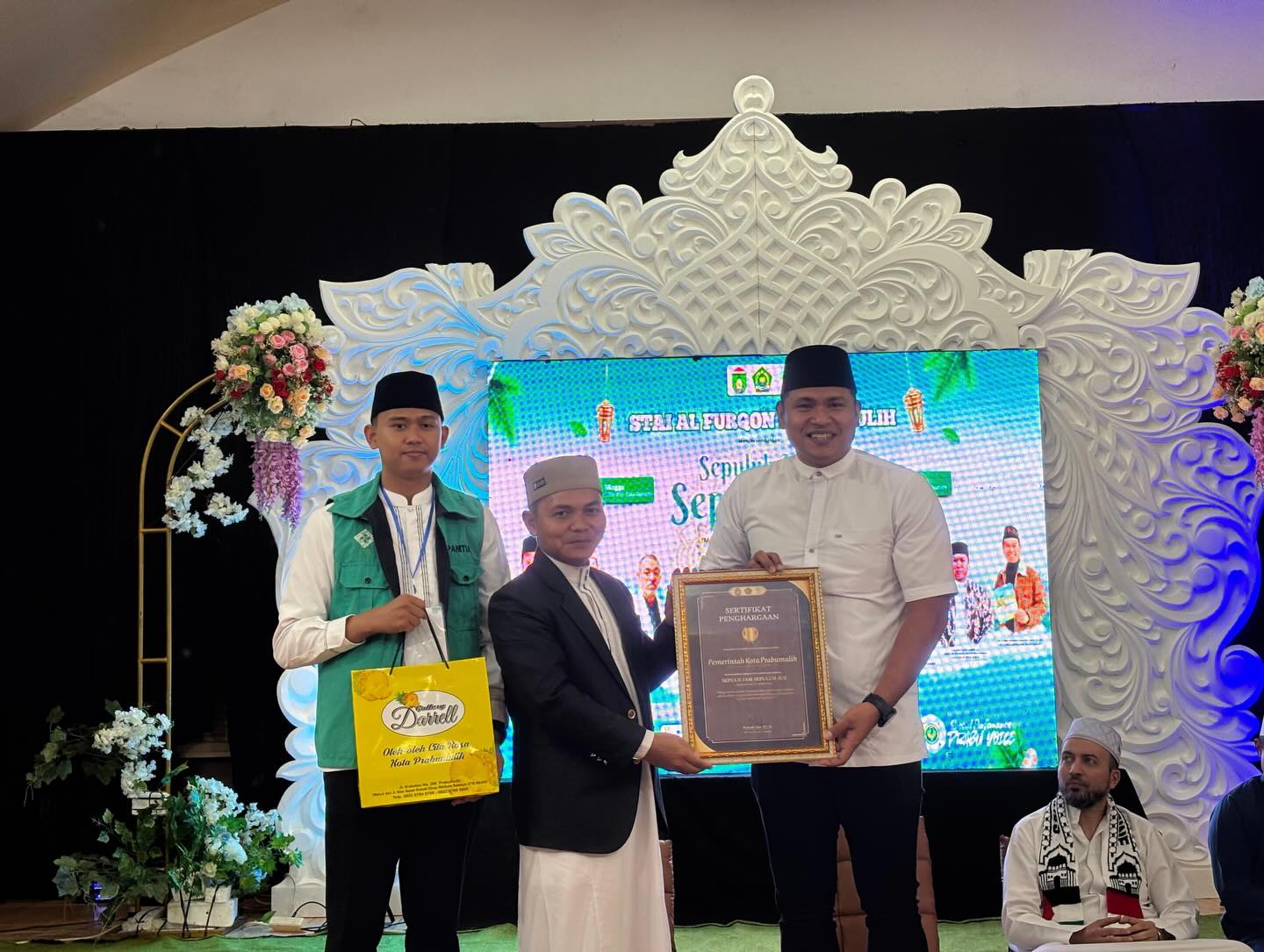 Wakil Wali Kota Prabumulih Franky Nasril menghadiri kegiatan 10 jam 10 juz bersama Al-Qur’an di Gedung Kesenian Rumah Dinas Wali Kota Prabumulih.