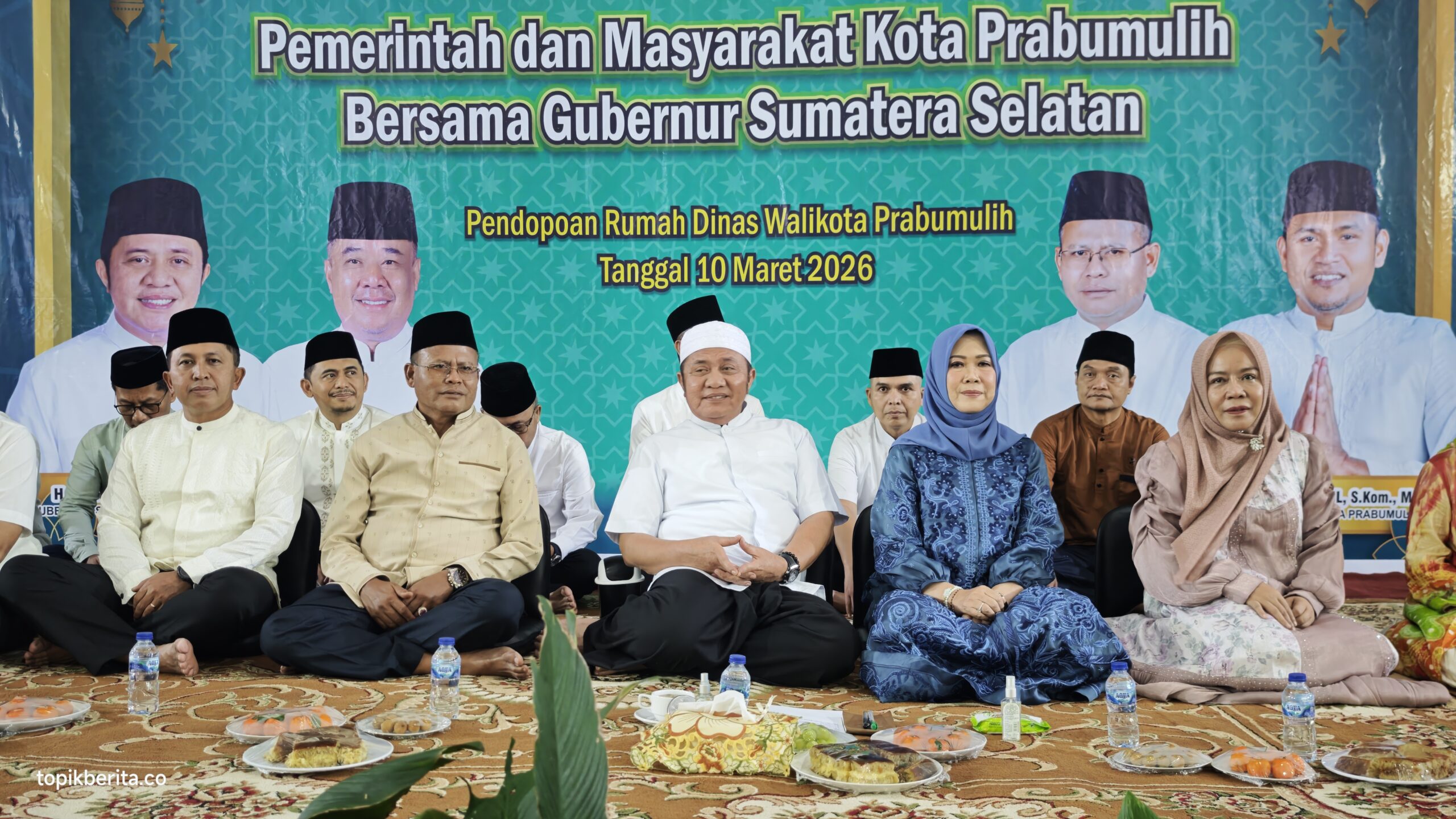 Gubernur Sumatera Selatan Herman Deru bersama Wali Kota Prabumulih Arlan saat Safari Ramadan di Kota Prabumulih.