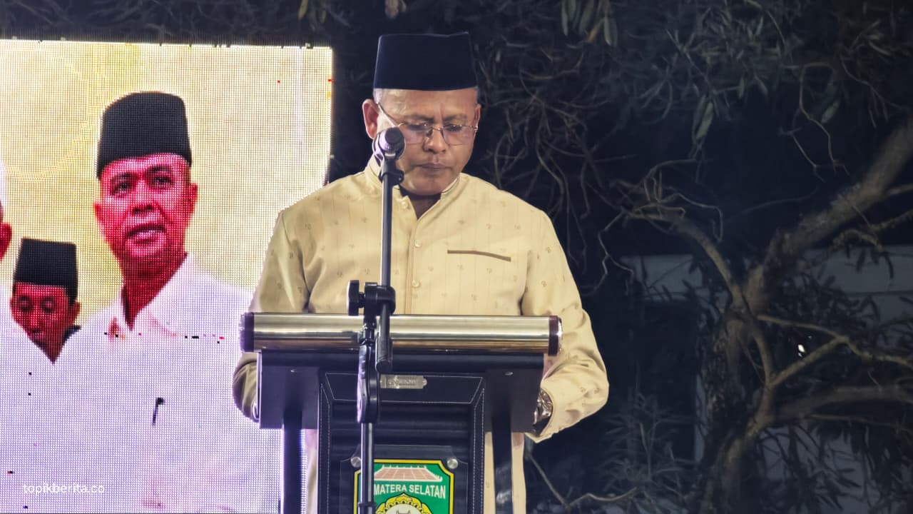 Wali Kota Prabumulih H. Arlan bersama Gubernur Sumatera Selatan H. Herman Deru dalam kegiatan Safari Ramadan di Rumah Dinas Wali Kota Prabumulih.