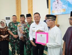 Jelang Lebaran, Cak Arlan Walikota Prabumulih Serahkan Dana Insentif