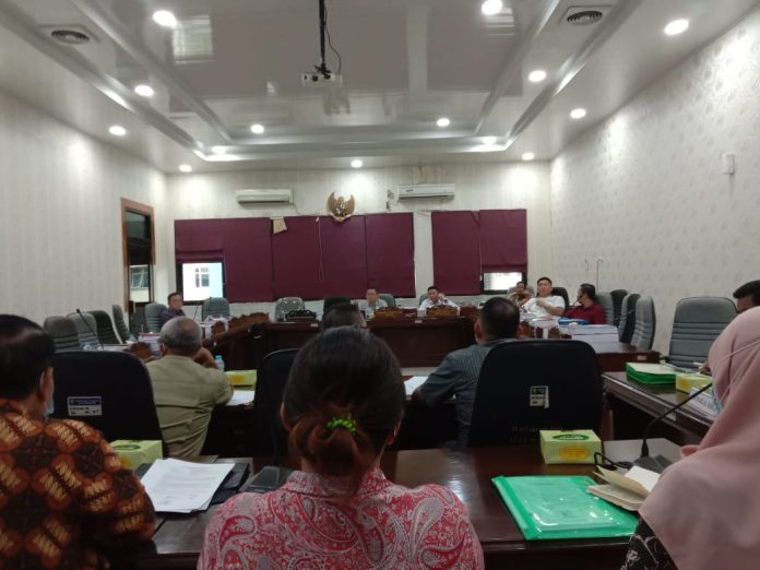 RDP Komisi V DPRD Sumatera Selatan membahas kasus PHK pekerja PT AGP bersama MUI dan Disnaker