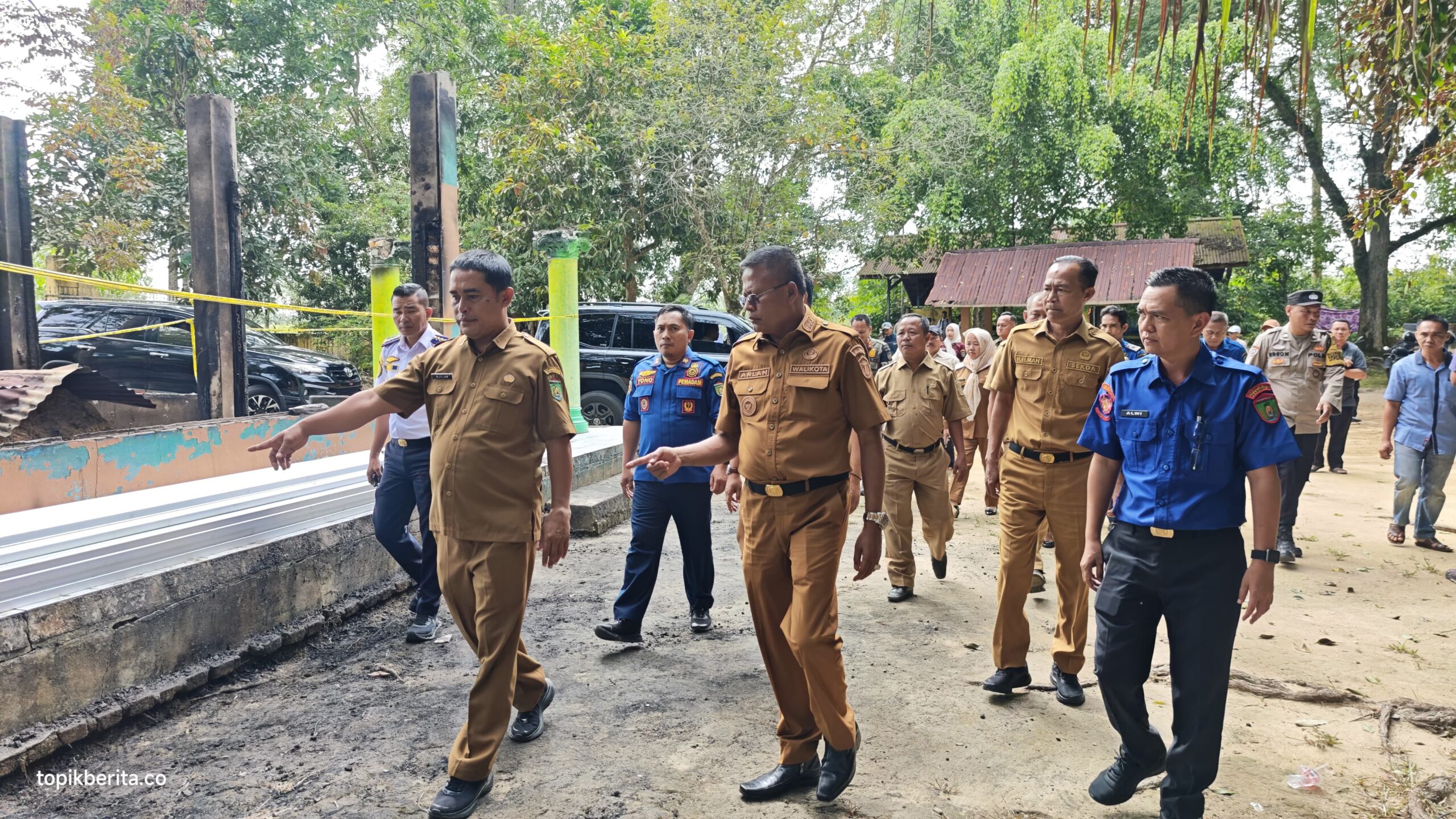 Wali Kota Prabumulih Cak Arlan Tinjau Makam Puyang Ratu Pase Terbakar