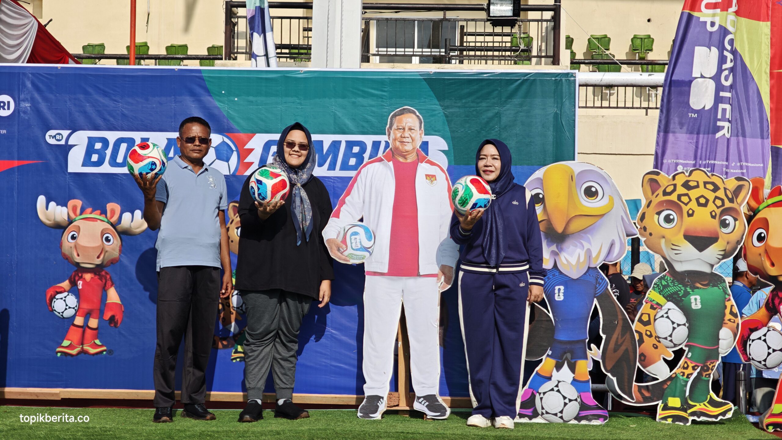 Wali Kota Prabumulih H Arlan dan Wakil Wali Kota Franky Nasril senam bersama ribuan warga di Stadion Talang Jimar